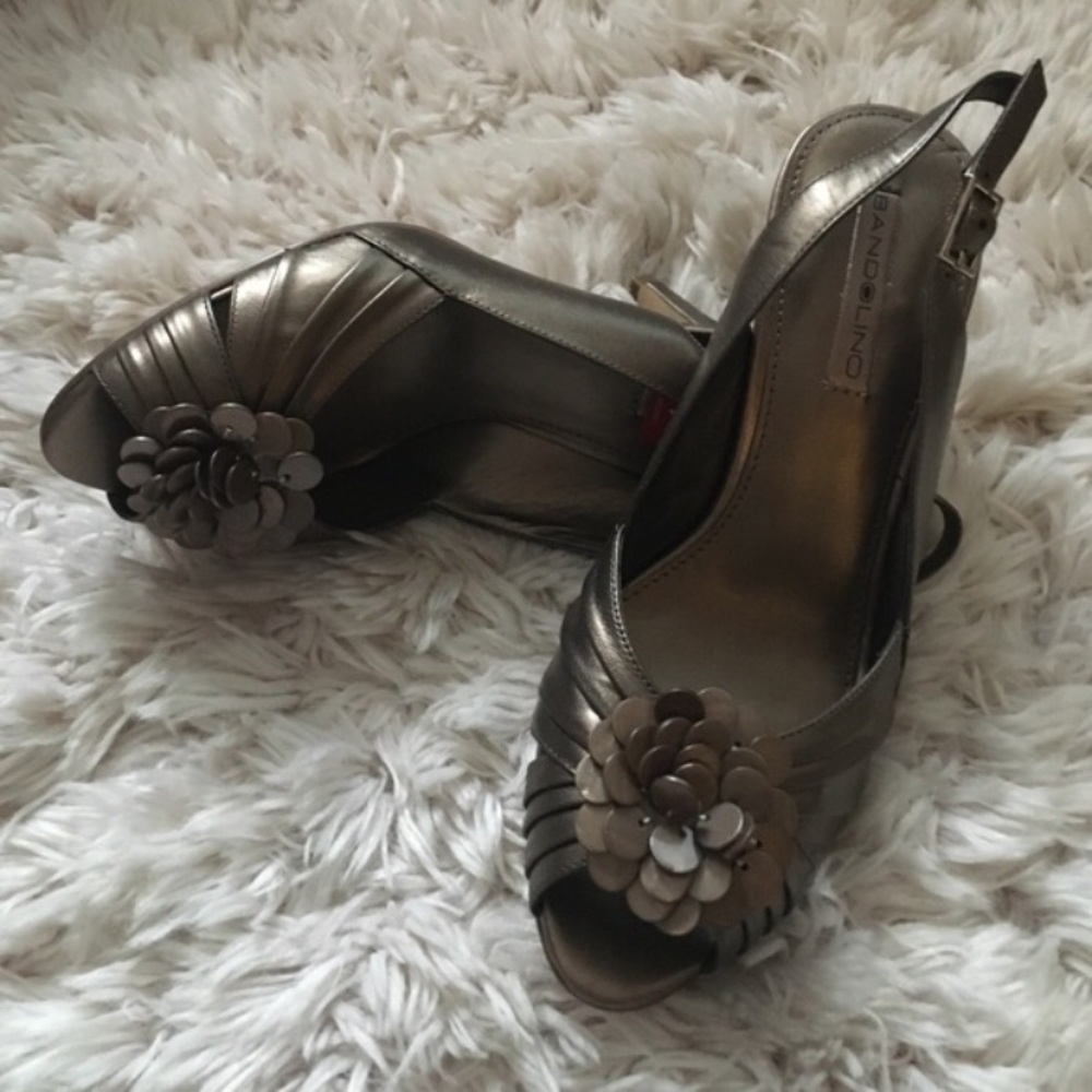 NWT Bronze/Metallic Bandolino Heels/Pumps